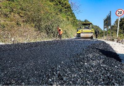 綏陽縣小關鄉(xiāng):路面提升工程 直通村民心中