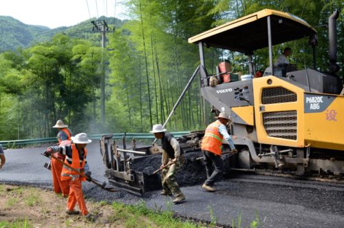 廣德市 竹鄉(xiāng)畫(huà)廊旅游 100 風(fēng)景道公路 唐流 建平 路面改造工程正式進(jìn)入瀝青面層攤鋪施工