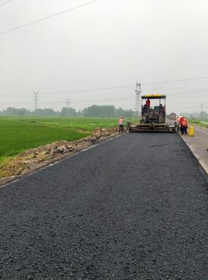 城東物流專用公路工程第三標段路面刷黑完工